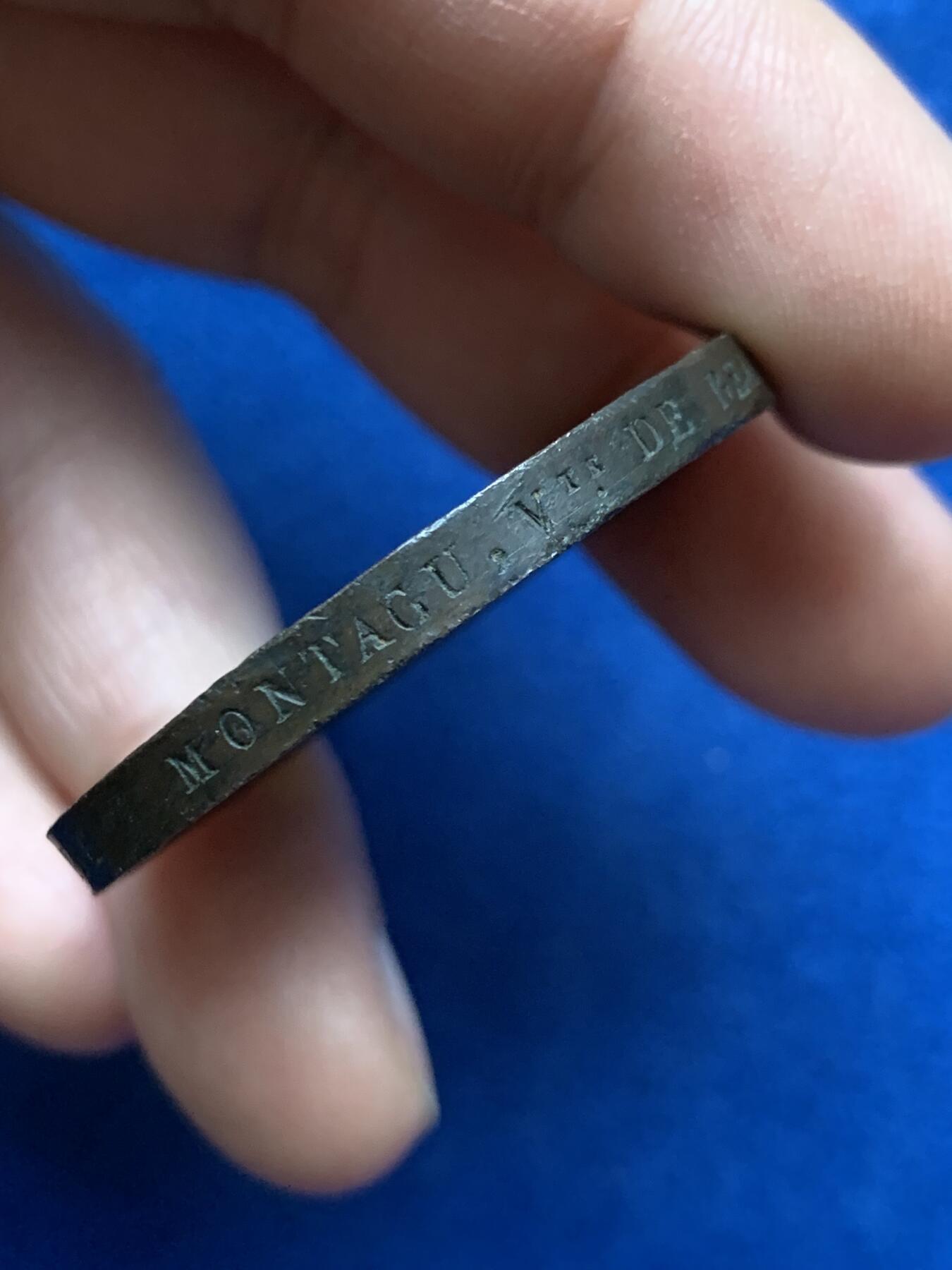 《竞宝斋》第360场 周日，周一  2场连拍 （全场包邮） 法国1693年路易十四国王军事奖章，罕见边铭，颁发时间为1762年，38.18克，40.6mm