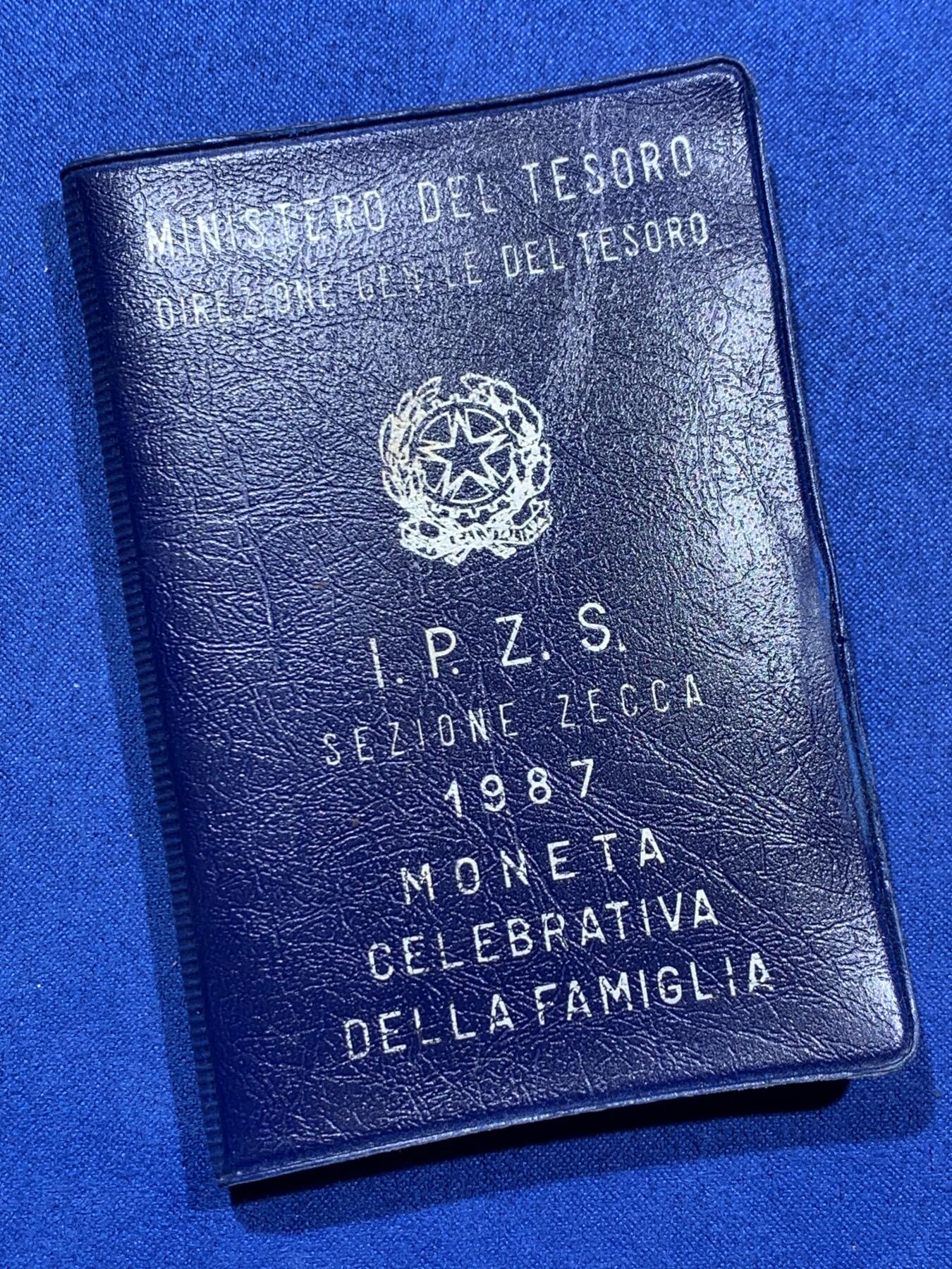 《竞宝斋》第360场 周日，周一  2场连拍 （全场包邮） 意大利 1987年 家庭日 500里拉 银币 原封装 带证书