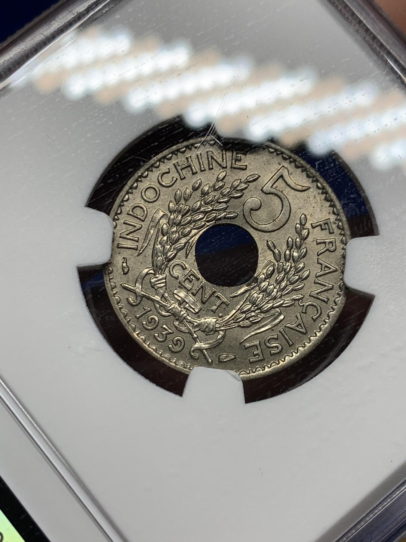 《竞宝斋》第360场 周日，周一  2场连拍 （全场包邮） NGC MS64 法属印支1939年中孔5分铜镍币，玛丽安娜女神+丰饶角，中孔设计，难得64收藏级品相。