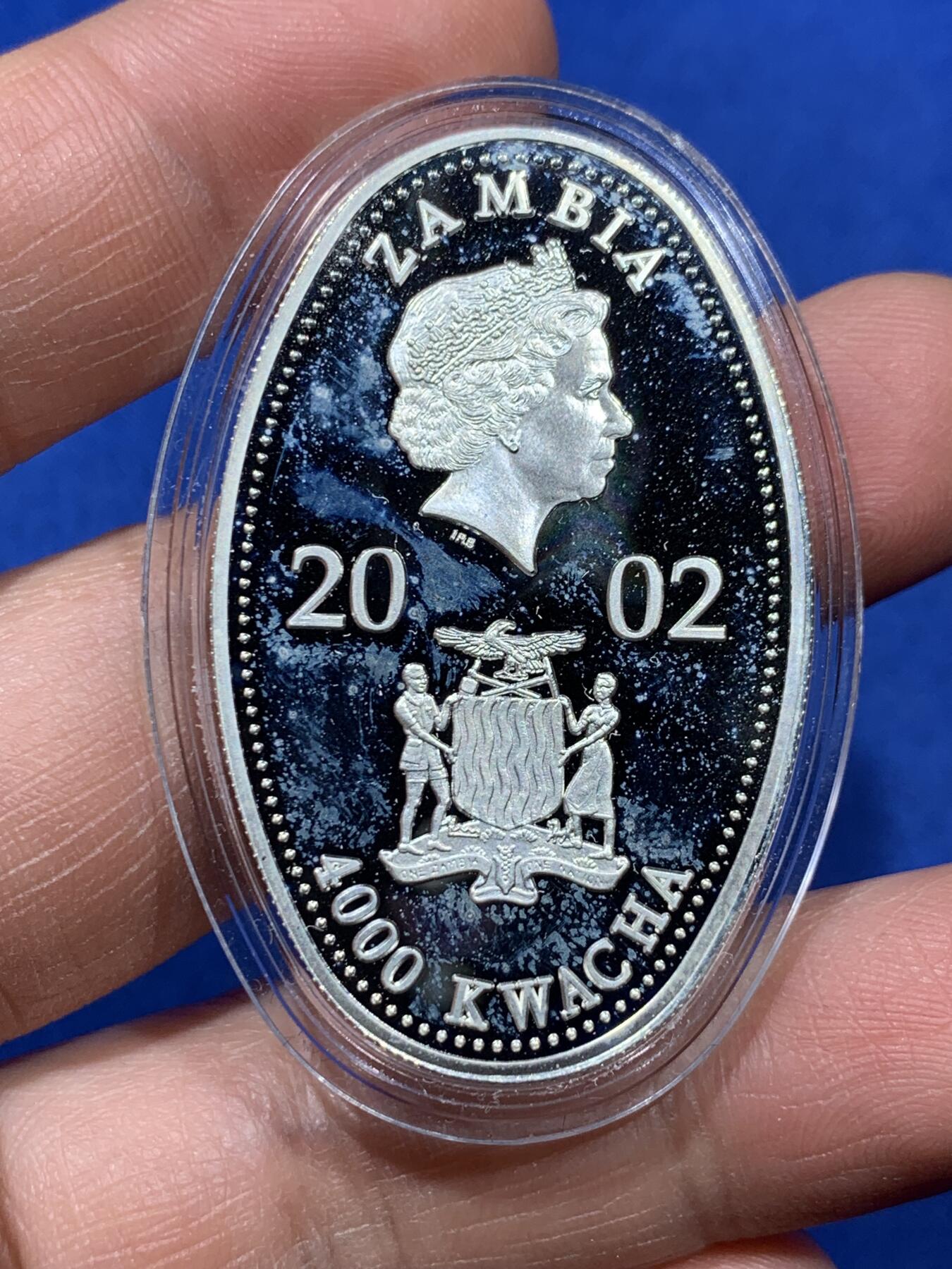 《竞宝斋》第360场 周日，周一  2场连拍 （全场包邮） 赞比亚2002年4000克瓦查椭圆形纪念银币 925银 20克 少见品种 带盒带证书