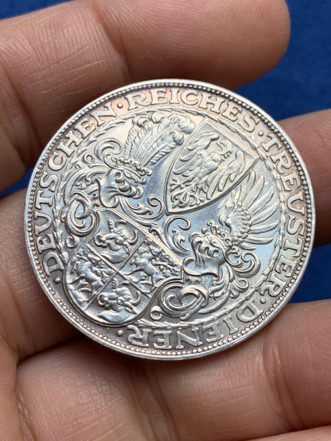 《竞宝斋》第360场 周日，周一  2场连拍 （全场包邮） 德国1927兴登堡八十大寿5马克币型章，36mm，24.8g