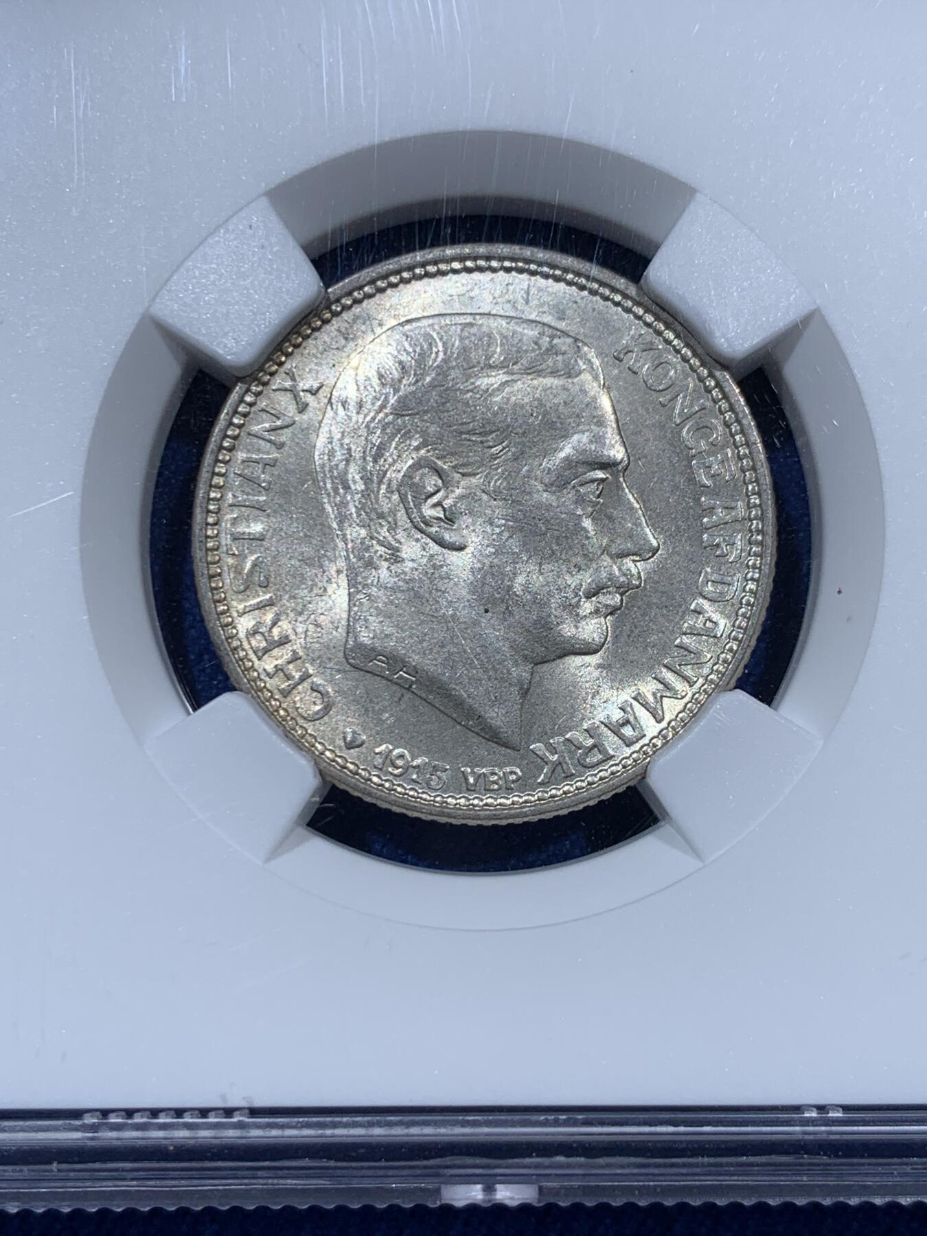 《竞宝斋》第360场 周日，周一  2场连拍 （全场包邮） NGC MS63 丹麦1915年海豚1克朗银币，流通版，仅发行了2年。高分不易，60分参考价55美元。银光粉润，海豚形象灵动可爱