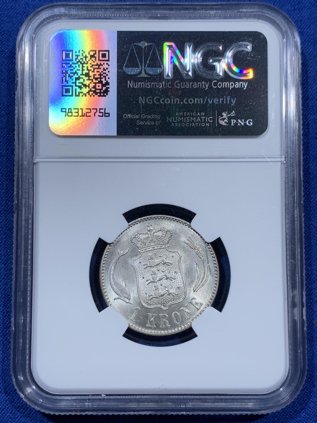 《竞宝斋》第360场 周日，周一  2场连拍 （全场包邮） NGC MS63 丹麦1915年海豚1克朗银币，流通版，仅发行了2年。高分不易，60分参考价55美元。银光粉润，海豚形象灵动可爱