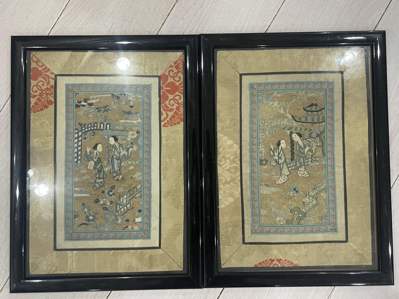 海外回流精品专场（鸽子请绕行） 法国回流清代人物刺绣 尺寸：39cmX28.5cm。其中一幅有破损如图，已装裱。