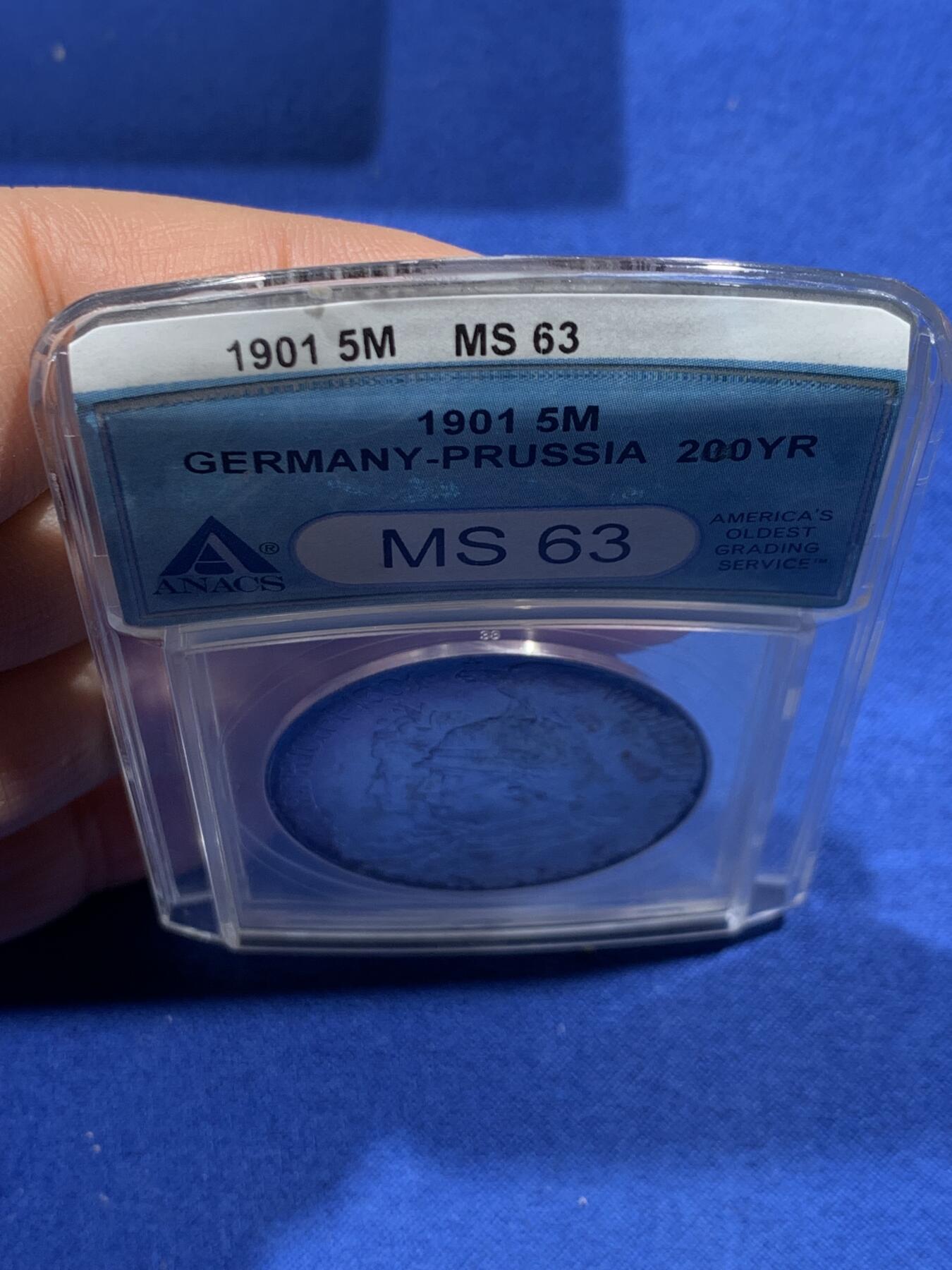《竞宝斋》第361场 周日，周一  2场连拍 （全场包邮） ANACS MS63 德国普鲁士1901年建国200周年5马克大银币，双面环紫五彩，带十字炫光，老蓝盒完全不输63-64分P盒N盒状态！