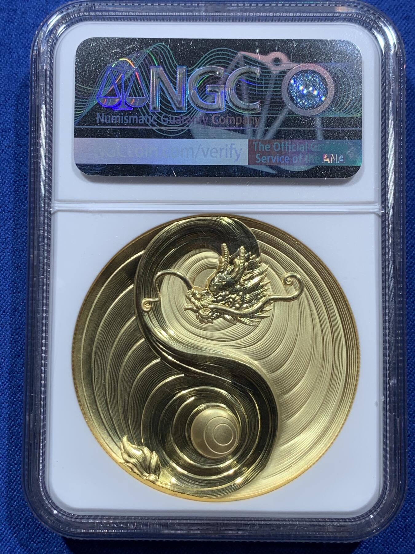 《竞宝斋》第361场 周日，周一  2场连拍 （全场包邮） NGC PF70UC 中国2024观世音菩萨镀金铜章 45mm大尺寸 正面是千手观音像 背面刻有般若波罗蜜多心经 加厚盒