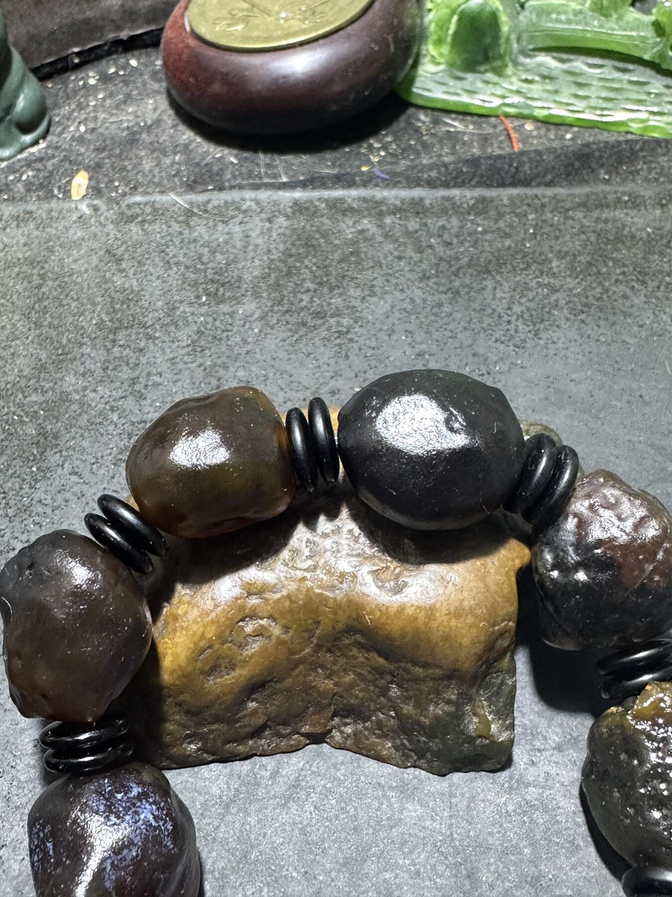 放福利，精美天然阿拉善戈壁墨色玛瑙原石手串一条！