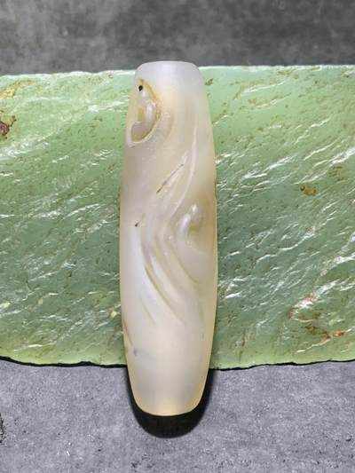 精美亚光高玉化海洋玉髓手工俏色巧雕一心向佛意境大桶珠一个 - 精美亚光高玉化海洋玉髓手工俏色巧雕一心向佛意境大桶珠一个
