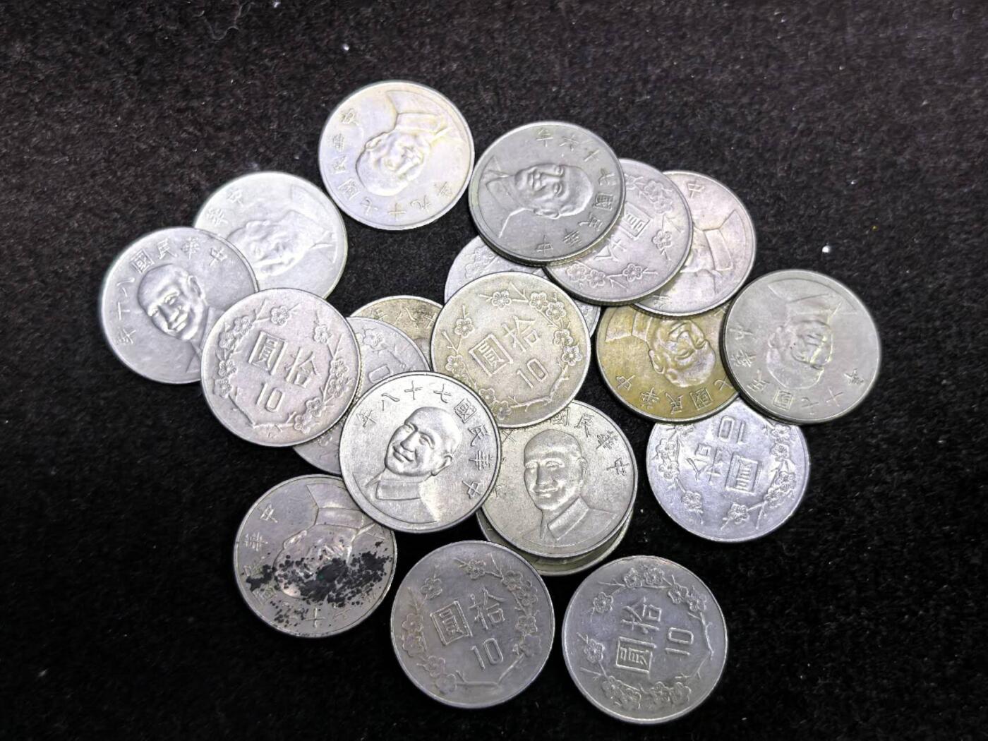 北京马甸外国币专卖第135期，外国币专场，陆续上拍，欢迎关注 弯弯10元20枚