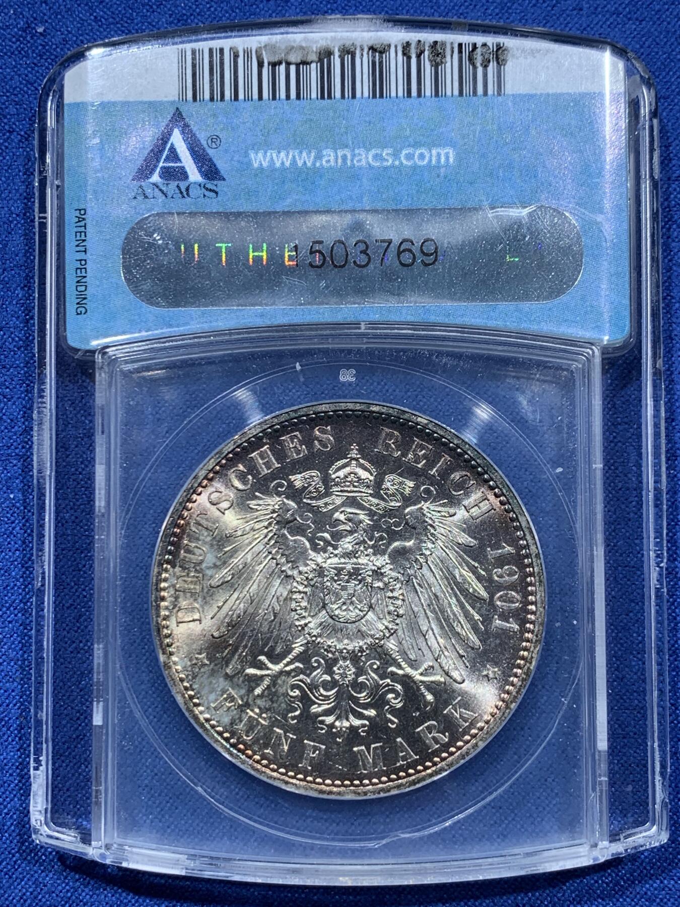 《竞宝斋》第361场 周日，周一  2场连拍 （全场包邮） ANACS MS63 德国普鲁士1901年建国200周年5马克大银币，双面环紫五彩，带十字炫光，老蓝盒完全不输63-64分P盒N盒状态！
