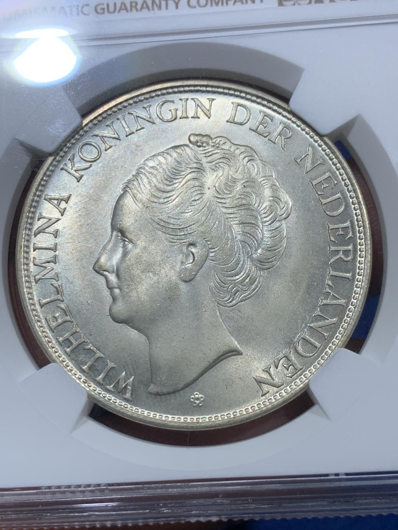 《竞宝斋》第361场 周日，周一  2场连拍 （全场包邮） NGC MS65 荷属库拉索1944年威廉明娜2.5盾大银币，这个品种少见高分，状态一流。