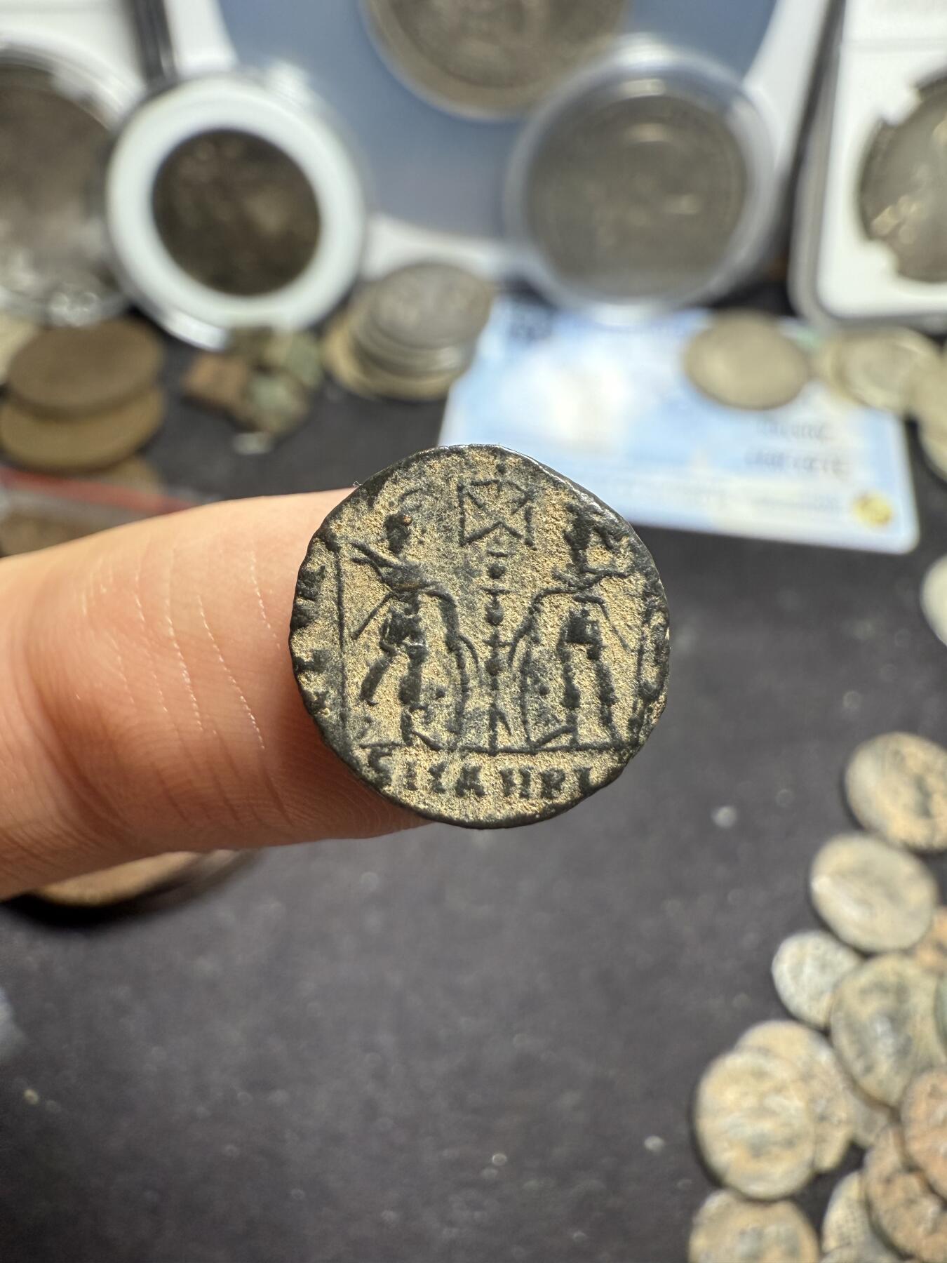 南宋泉阁俄币 外币 国币 专场第七期 古罗马 公元337-340年 君士坦丁二世小铜币 士兵守护军旗 通货好品