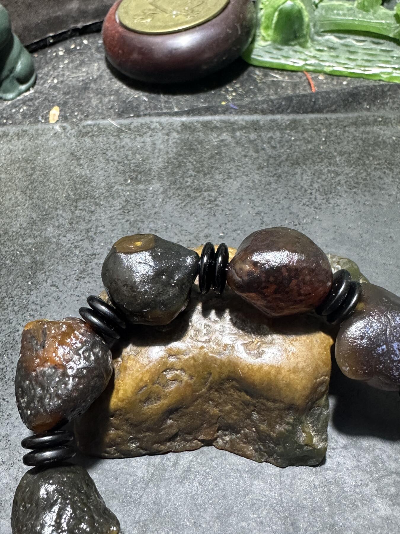 放福利，精美天然阿拉善戈壁墨色玛瑙原石手串一条！