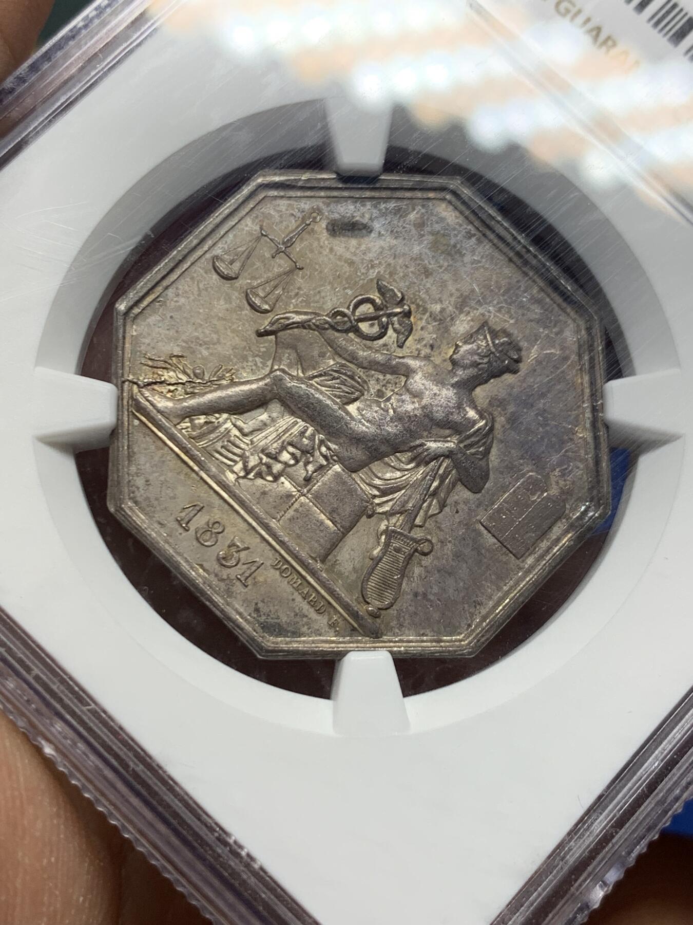 《竞宝斋》第361场 周日，周一  2场连拍 （全场包邮） NGC UNCD 法国1831鲁恩法官顾问八角银质代币 油灯边铭