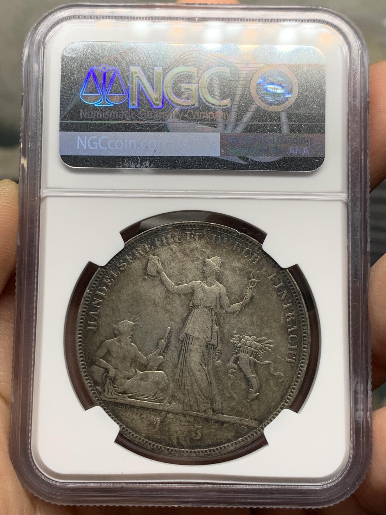 《竞宝斋》第361场 周日，周一  2场连拍 （全场包邮） NGC XFD 德国1833年W版符腾堡威廉一世头像拿花女神纪念自由贸易协定泰勒银币 品种少见 状态如图