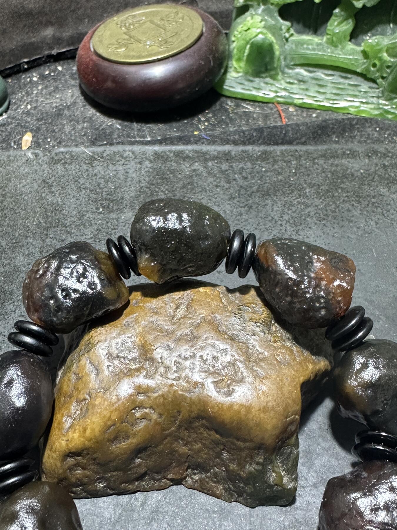 放福利，精美天然阿拉善戈壁墨色玛瑙原石手串一条！