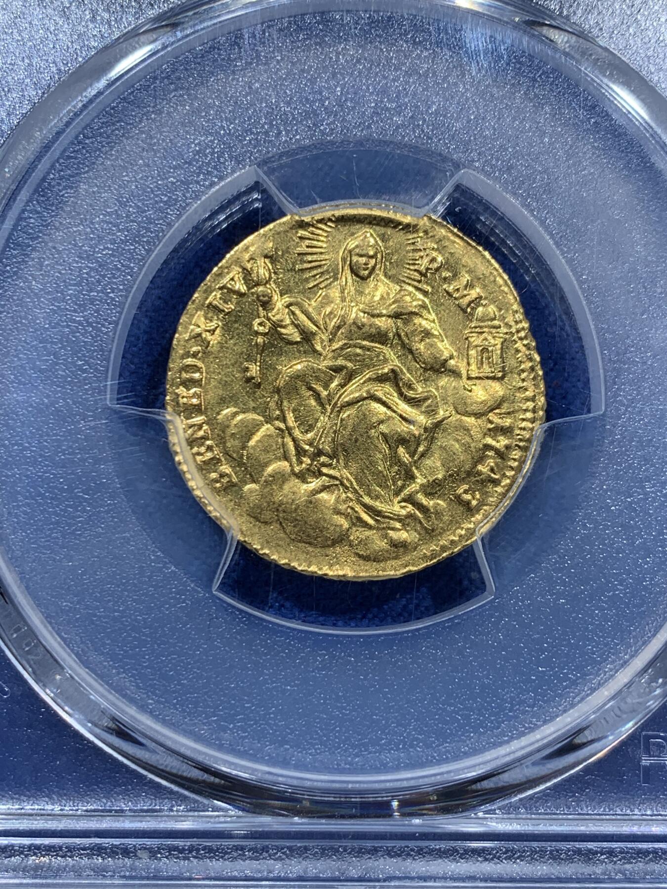 《竞宝斋》第361场 周日，周一  2场连拍 （全场包邮） PCGS MS63 意大利 教皇国1743年zeechin金币 亚军分 币面深打压印清晰 丝滑，金光闪闪 非常少见的早期金币  3.42克 999金