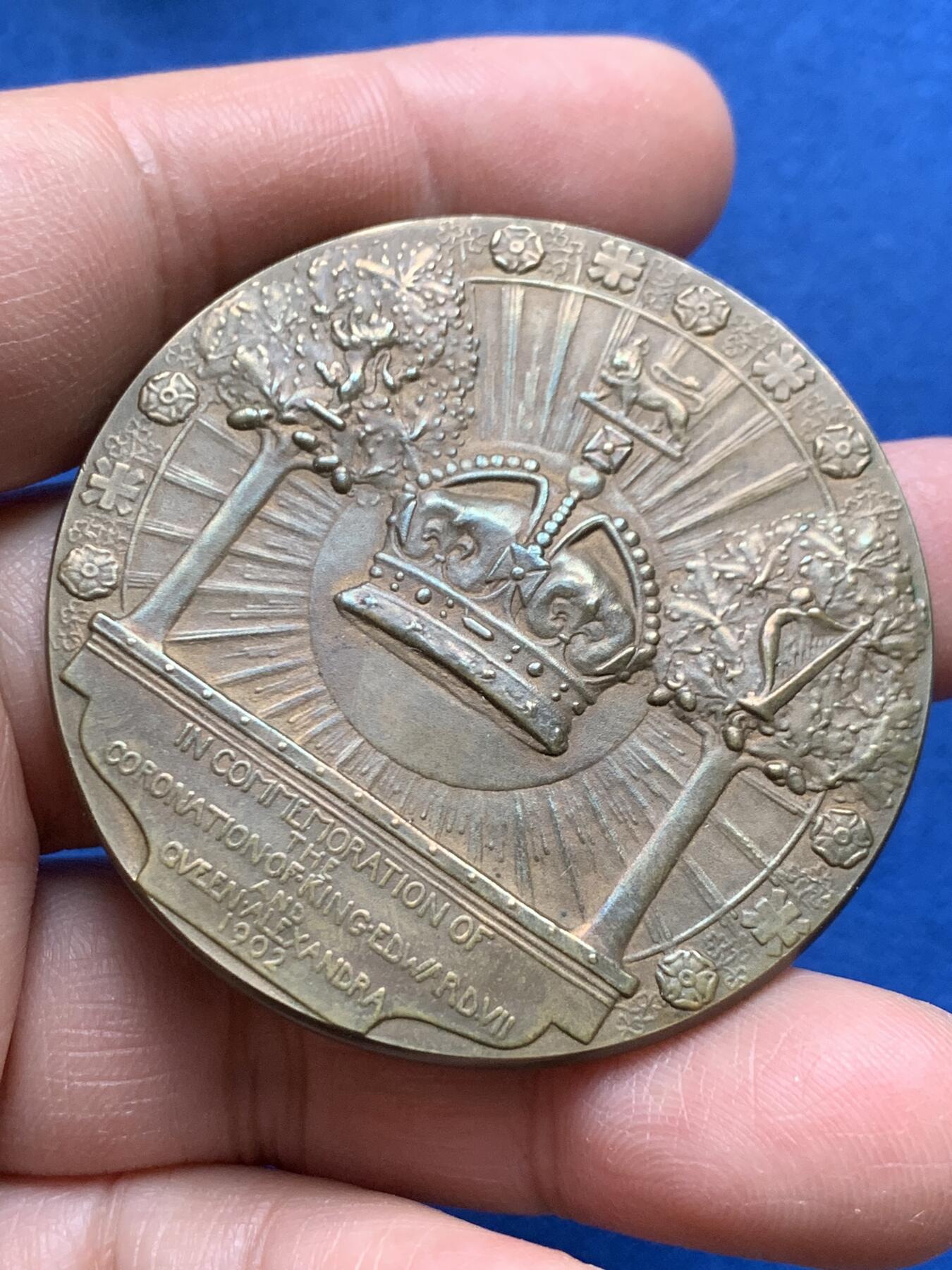 《竞宝斋》第361场 周日，周一  2场连拍 （全场包邮） 英国1902年爱德华七世加冕大铜章，好品原盒，55克，51.6mm，品种少见。