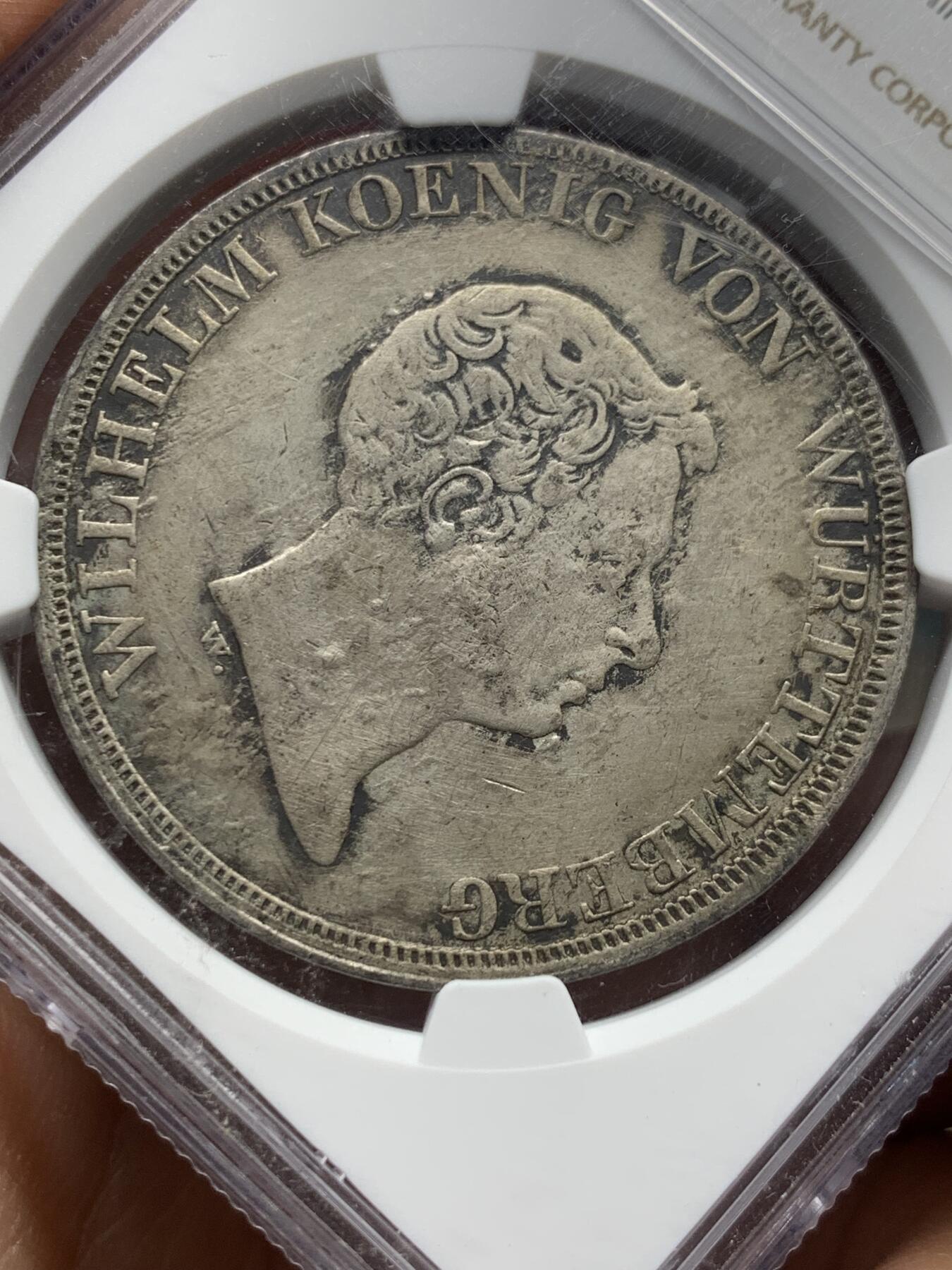 《竞宝斋》第361场 周日，周一  2场连拍 （全场包邮） NGC XFD 德国1833年W版符腾堡威廉一世头像拿花女神纪念自由贸易协定泰勒银币 品种少见 状态如图