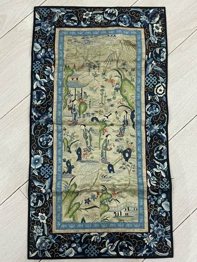 海外回流精品专场（鸽子请绕行） - 法国回流清代人物刺绣 尺寸：56.5cmX30.5cm。