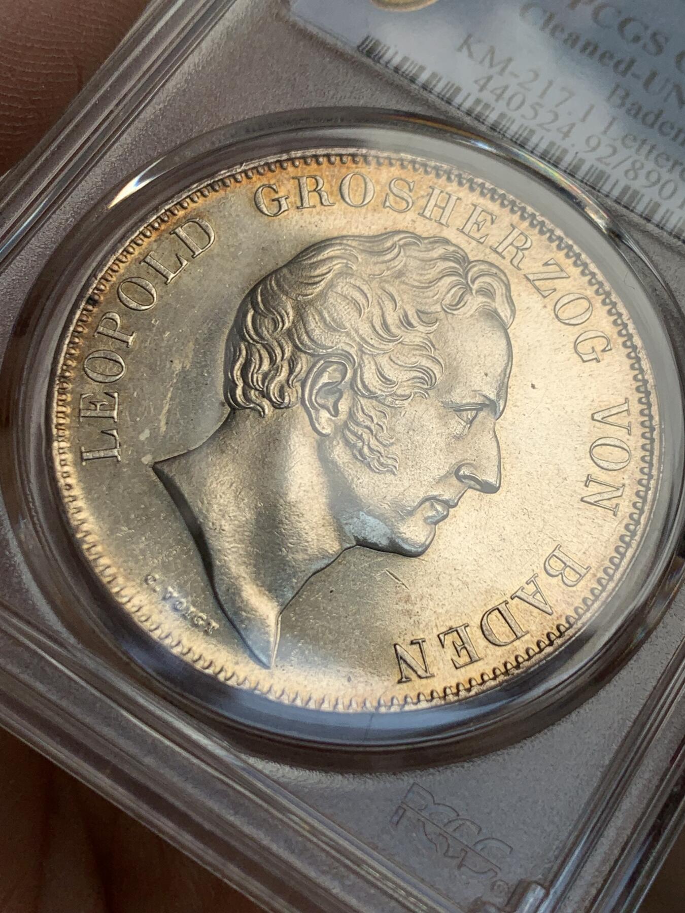 《竞宝斋》第361场 周日，周一  2场连拍 （全场包邮） PCGS UNC 德国 1844 巴登纪念碑 37克的 2泰勒大银币 由巴伐利亚历史系列的同款雕模师G·VOIGT创作 发行量仅4323枚