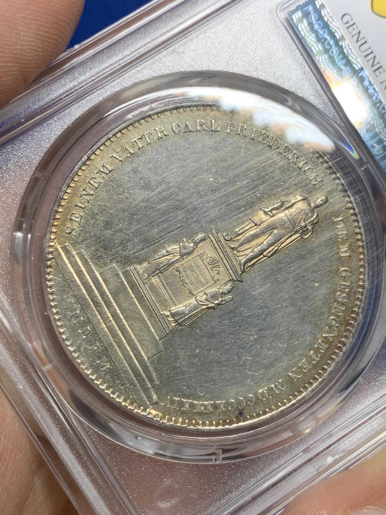 《竞宝斋》第361场 周日，周一  2场连拍 （全场包邮） PCGS UNC 德国 1844 巴登纪念碑 37克的 2泰勒大银币 由巴伐利亚历史系列的同款雕模师G·VOIGT创作 发行量仅4323枚