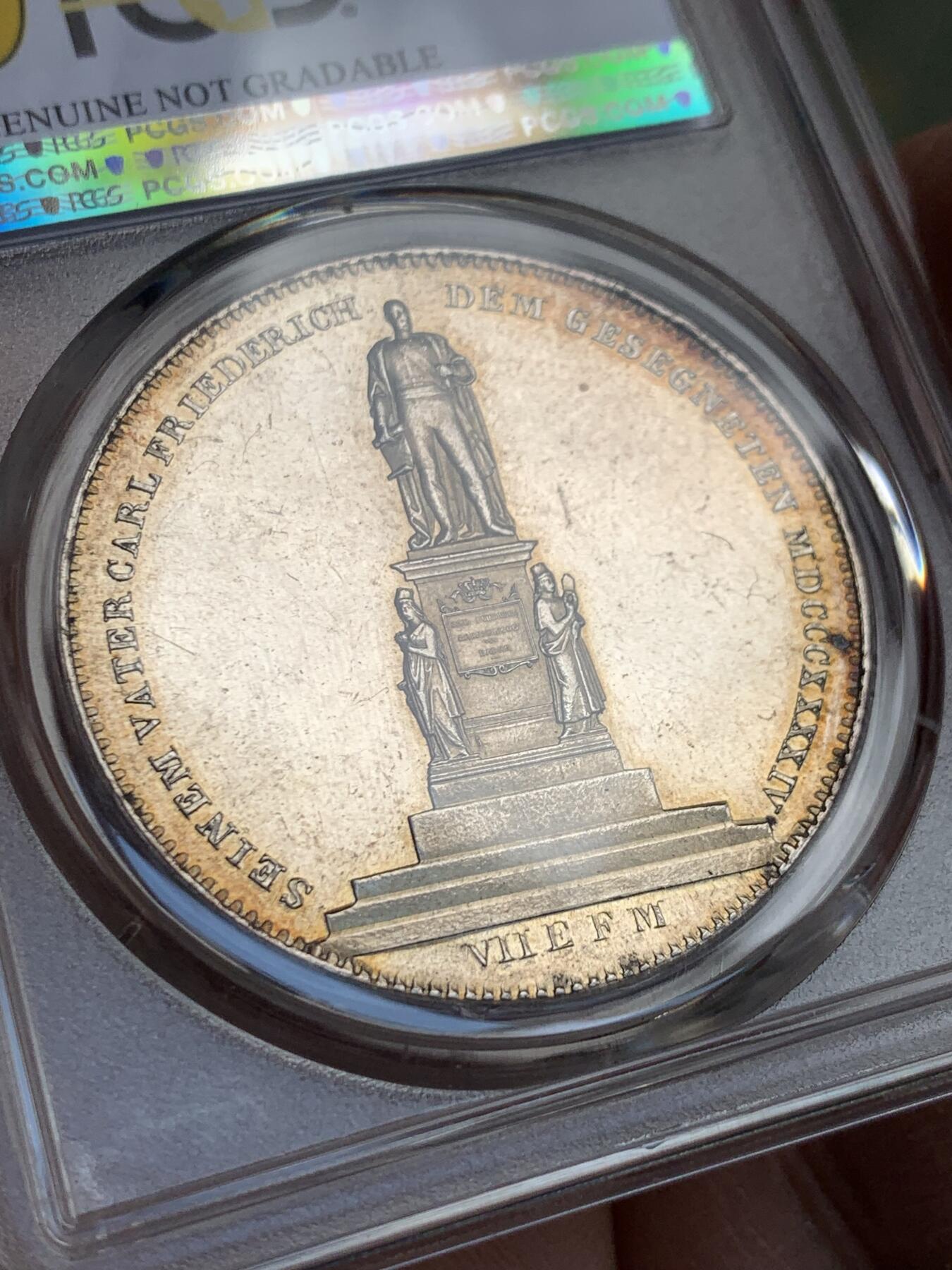 《竞宝斋》第361场 周日，周一  2场连拍 （全场包邮） PCGS UNC 德国 1844 巴登纪念碑 37克的 2泰勒大银币 由巴伐利亚历史系列的同款雕模师G·VOIGT创作 发行量仅4323枚