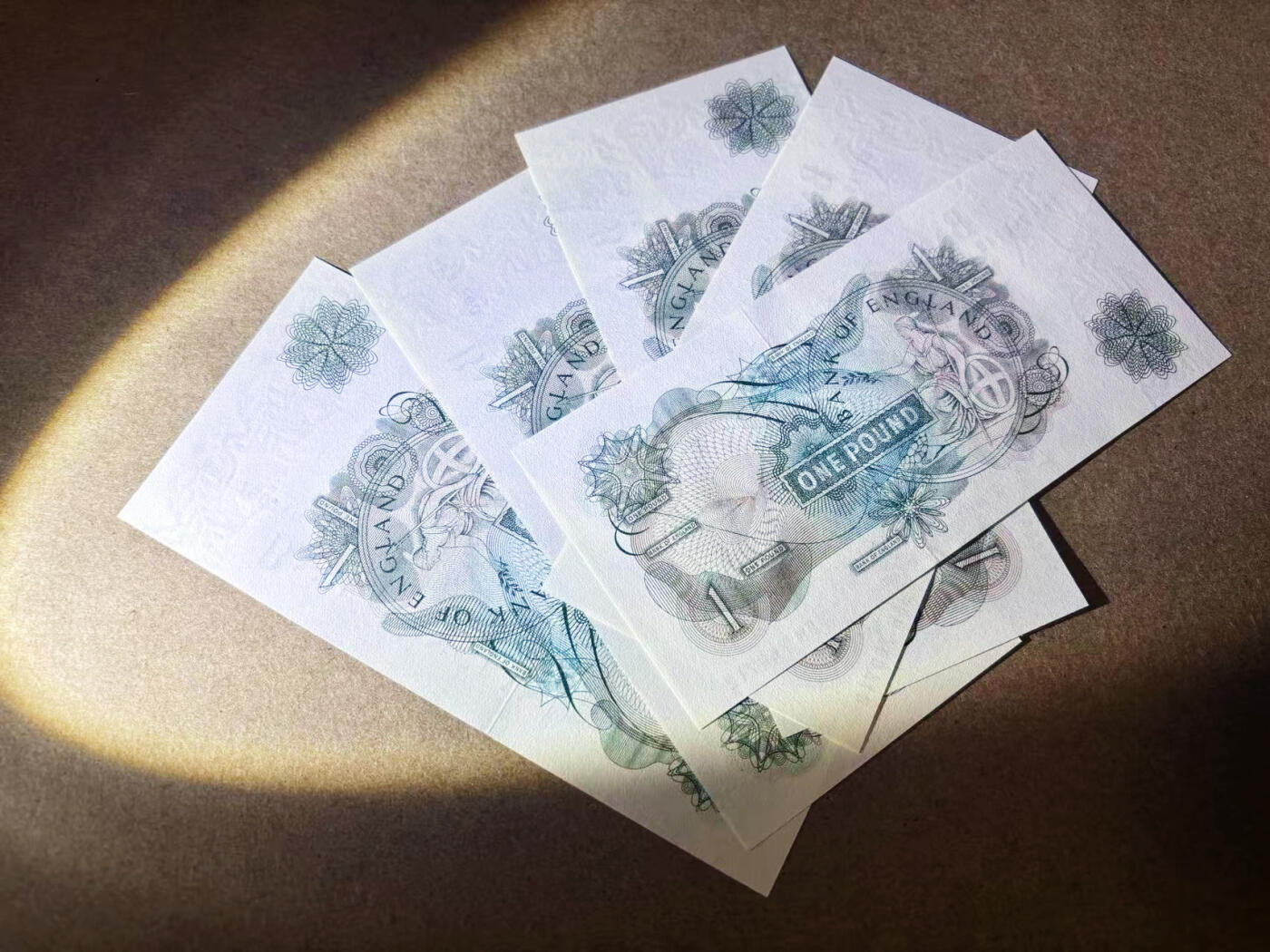 【Blue Auction】世界纸币精拍第630期【精】——Level 16顶级店铺/信誉和品质保障/用心服务💫 【一组5张连号】英国 C序列1镑 全新UNC