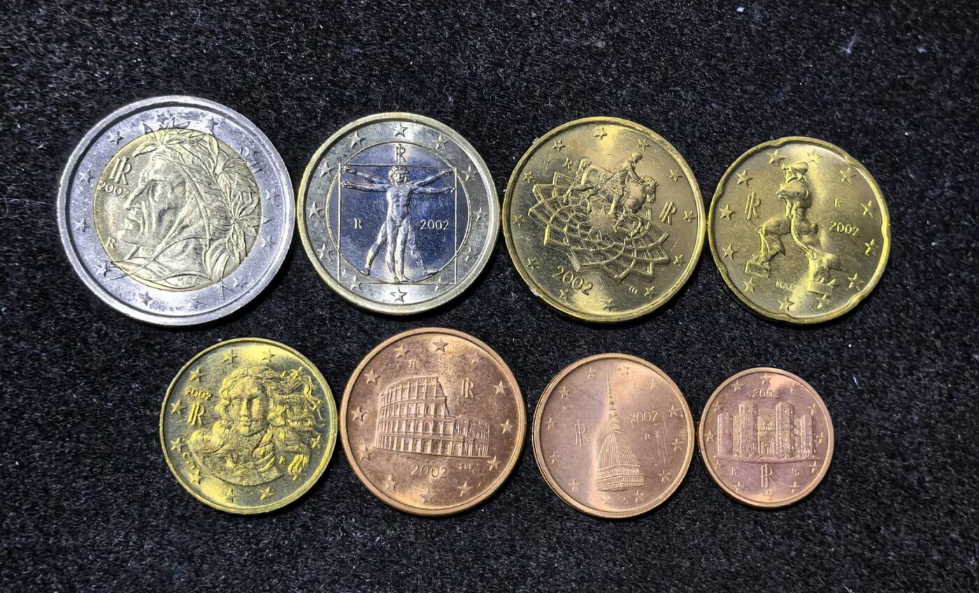 北京马甸外国币专卖第135期，外国币专场，陆续上拍，欢迎关注 好品相2002年版意大利欧元套币