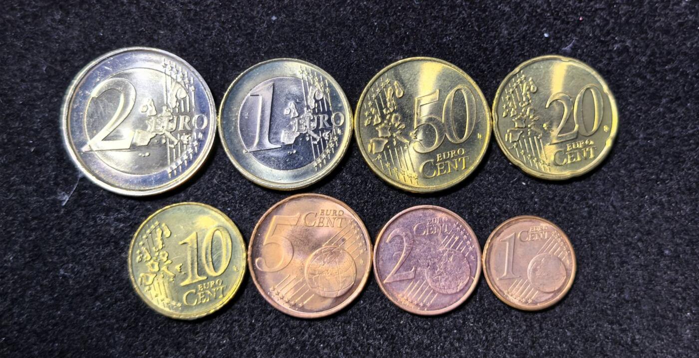 北京马甸外国币专卖第135期，外国币专场，陆续上拍，欢迎关注 好品相荷兰欧元套币