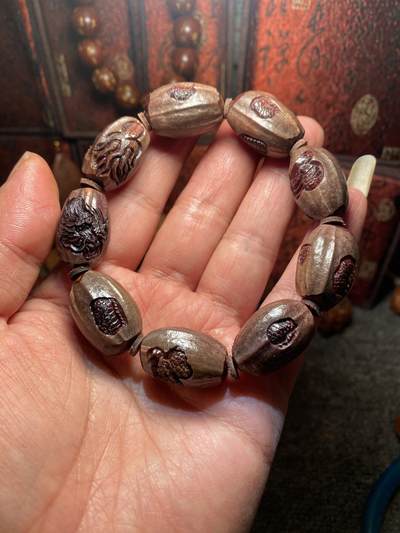 福利苏工核雕纯手工老紫核雕刻，包衣原皮龙蛋，纯天然，立体感十足，老苏工留入痕，不是通货，尺寸1。65x2.5喜欢的来 - 福利苏工核雕纯手工老紫核雕刻，包衣原皮龙蛋，纯天然，立体感十足，老苏工留入痕，不是通货，尺寸1。65x2.5喜欢的来