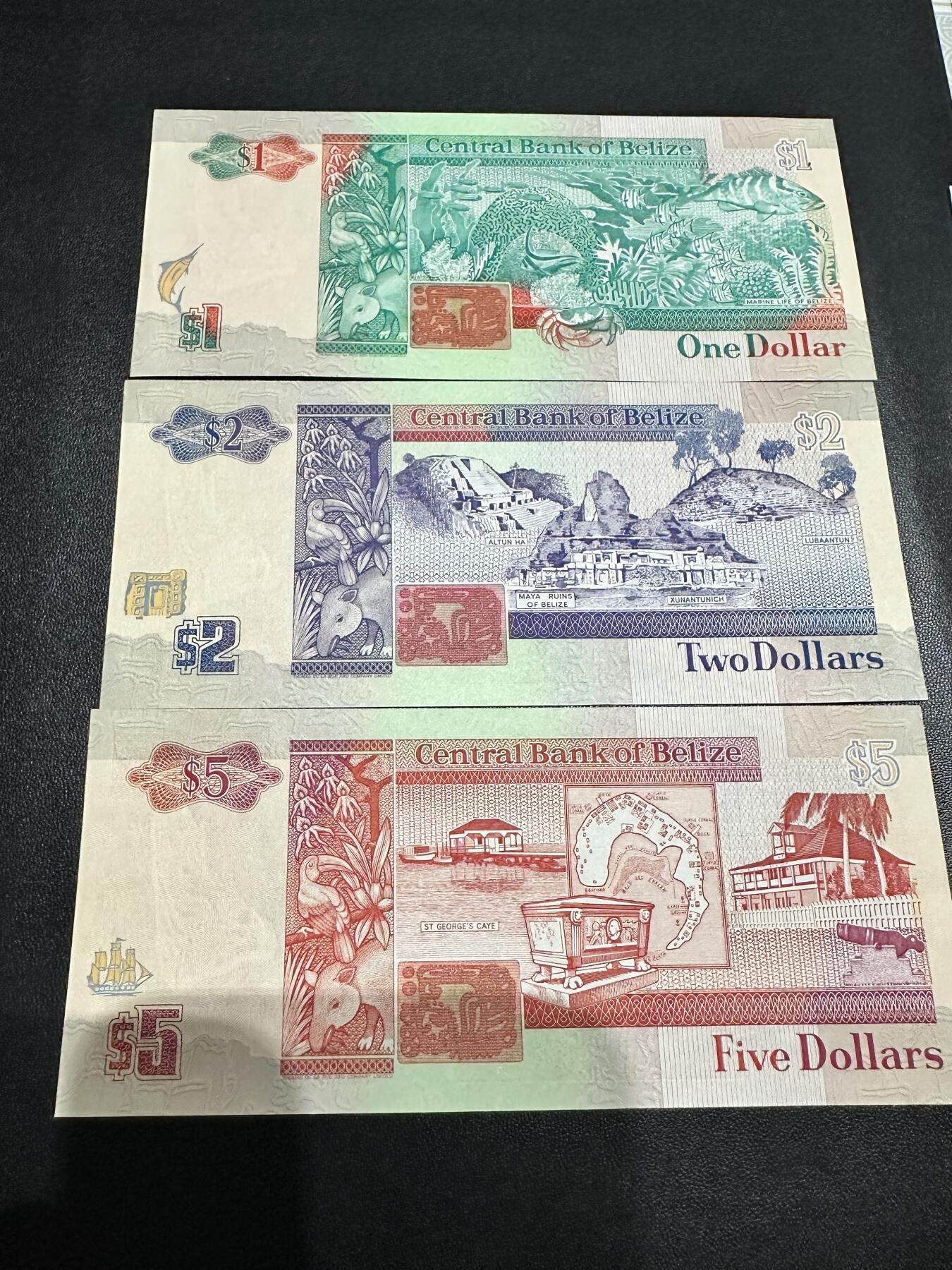 《外钞收藏家》第四百九十九期 1990年伯利兹1、2、5面额 三张一起 AA冠  全新UNC