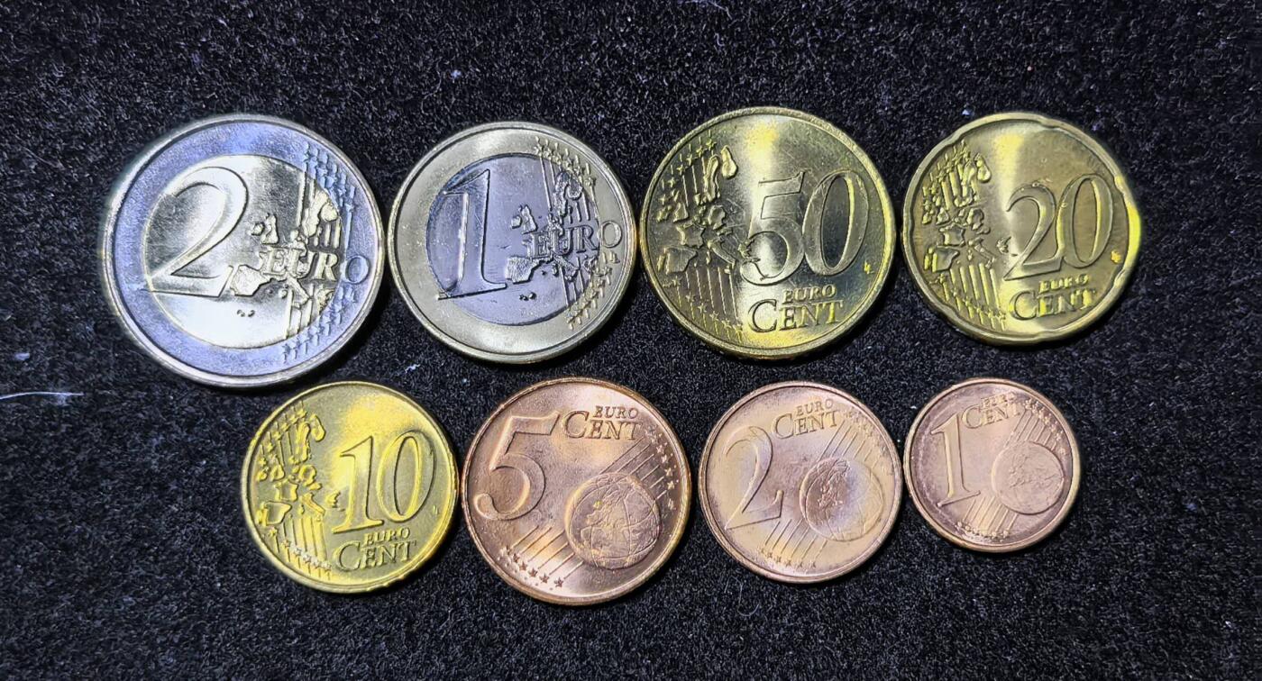 北京马甸外国币专卖第135期，外国币专场，陆续上拍，欢迎关注 好品相2002年版卢森堡欧元套币