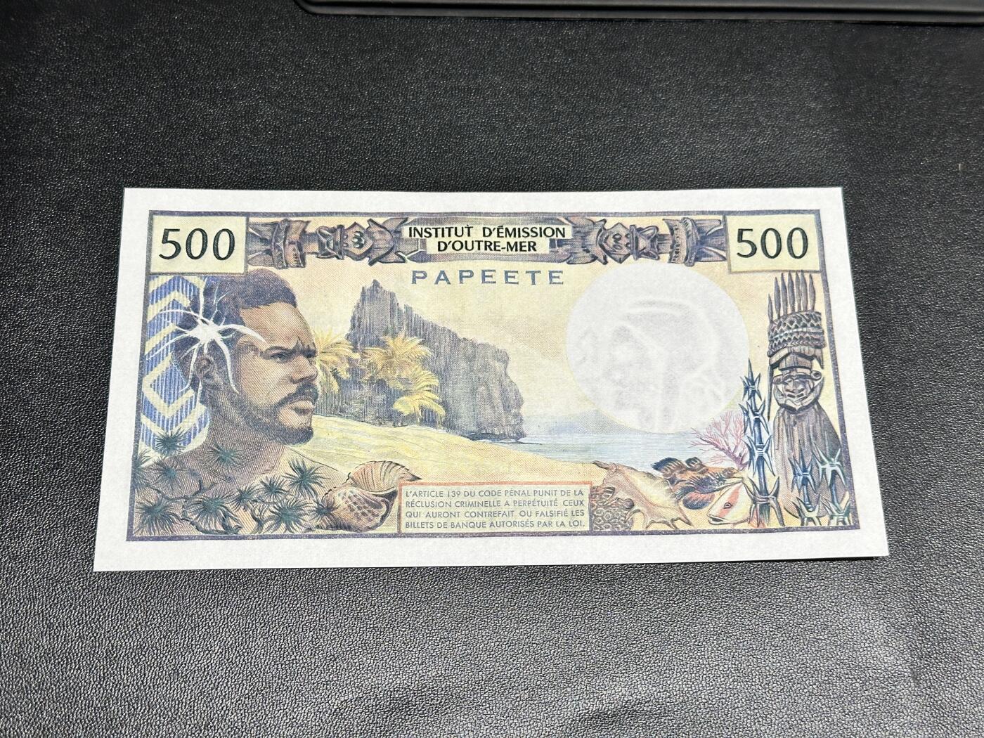 《外钞收藏家》第四百九十九期 塔希提(大溪地)500法郎纸币 UNC-