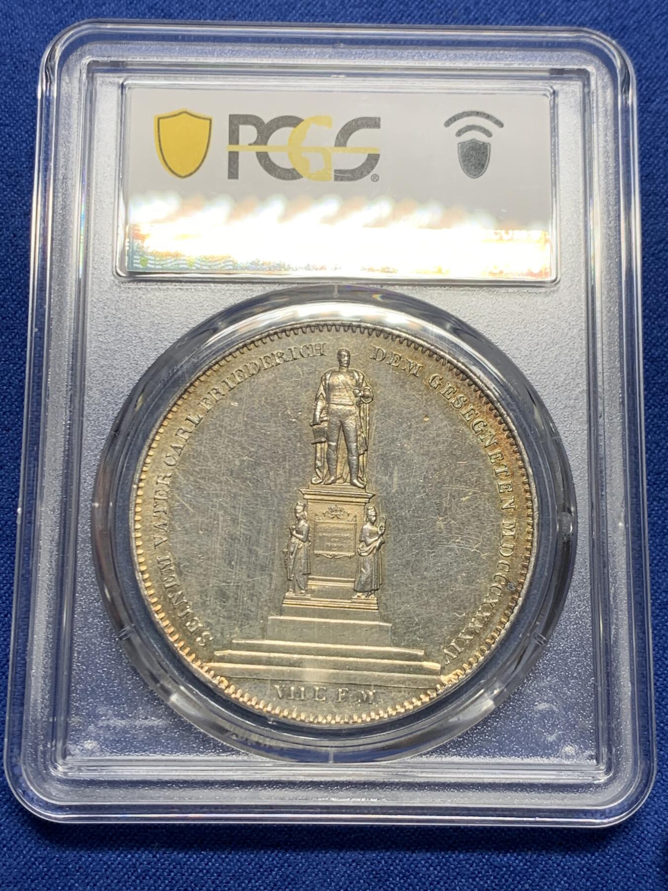 《竞宝斋》第361场 周日，周一  2场连拍 （全场包邮） PCGS UNC 德国 1844 巴登纪念碑 37克的 2泰勒大银币 由巴伐利亚历史系列的同款雕模师G·VOIGT创作 发行量仅4323枚