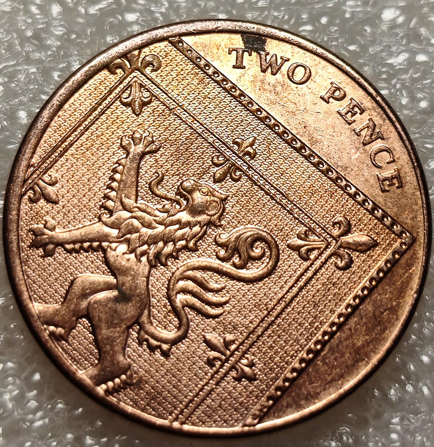 泉币菌-第7场-中外散币乐园 英国2便士硬币 铜币 威尔士皇冠 狮子雄狮  直径26mm