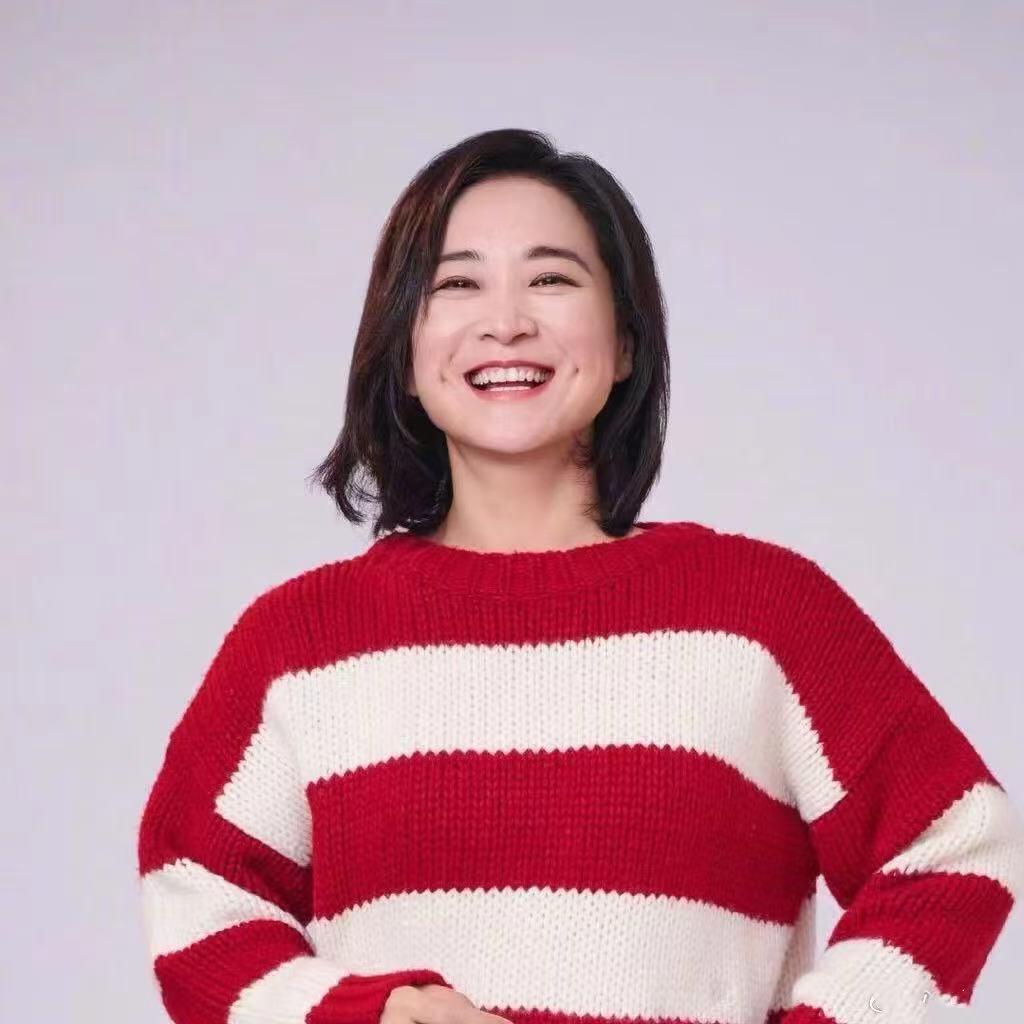 零元拍：导演兼女主 贾玲亲笔签名《热辣滚烫》海报，尺寸420/285MM。图六为装裱效果，拍品不含装裱