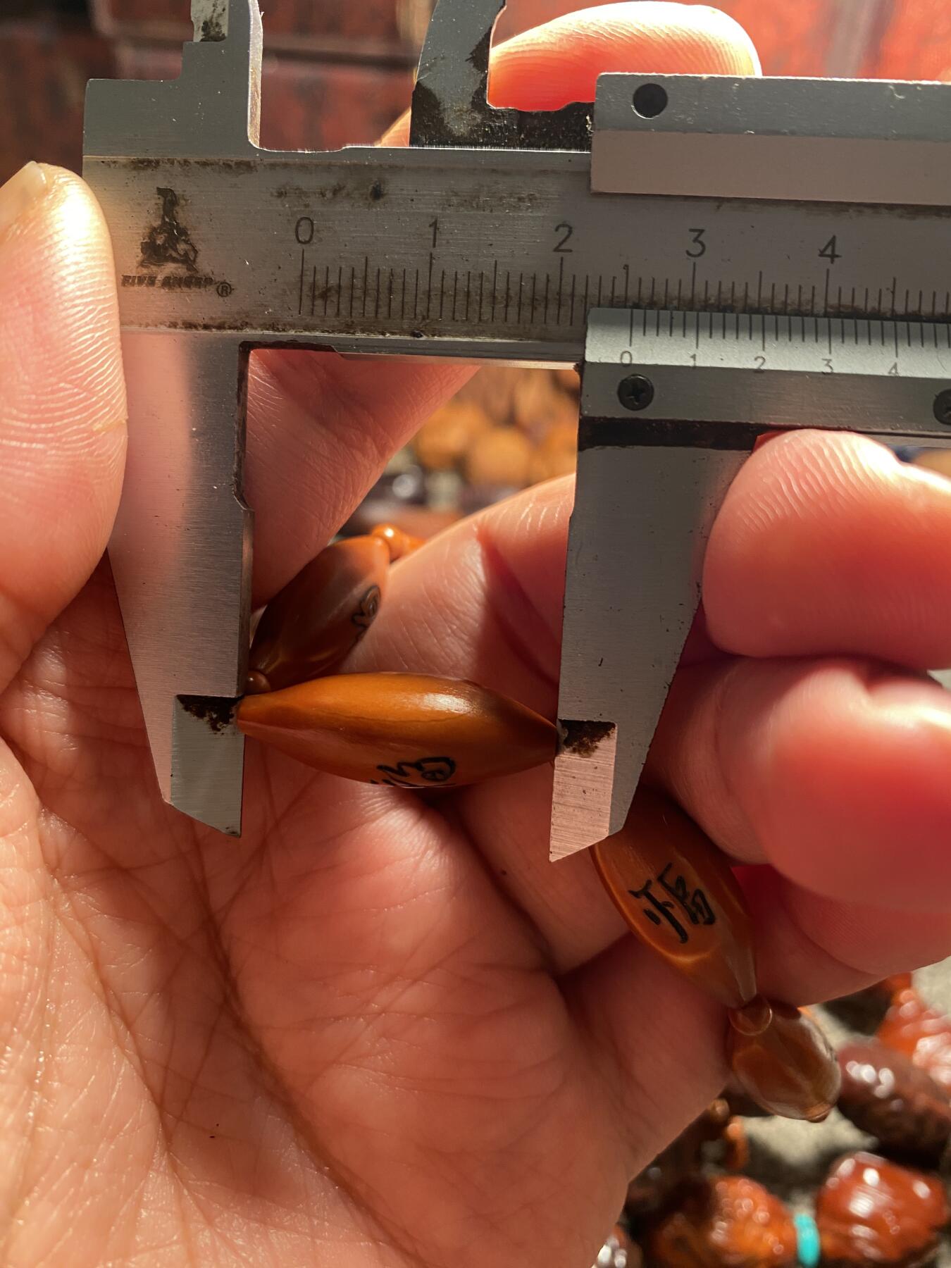 福利苏工核雕纯手工雕刻柳叶百福，双面福立体感十足尺寸0。9x2.55左右稀缺串喜欢的来价格不贵