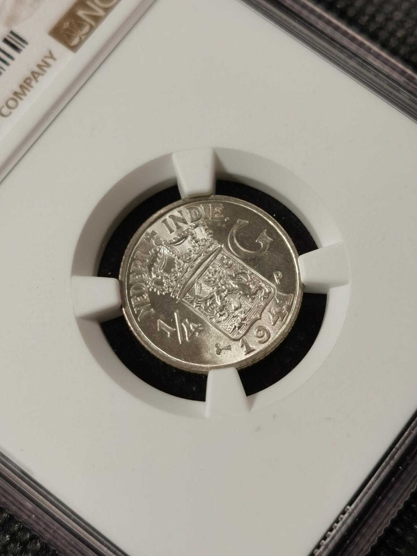 甄臻铺-世界钱币拍卖（第8期）新铺开张，欢迎捧场 NGC-MS66 1942年荷属东印度1/4盾，卷拆