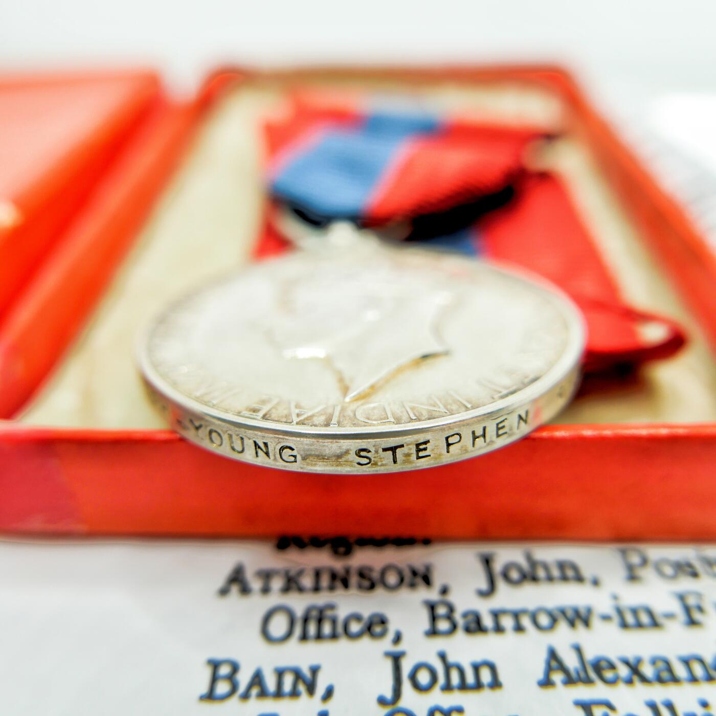 勋章奖章交易所2025年3月16拍卖 英国帝国服务奖章，乔治六世纸盒，银质