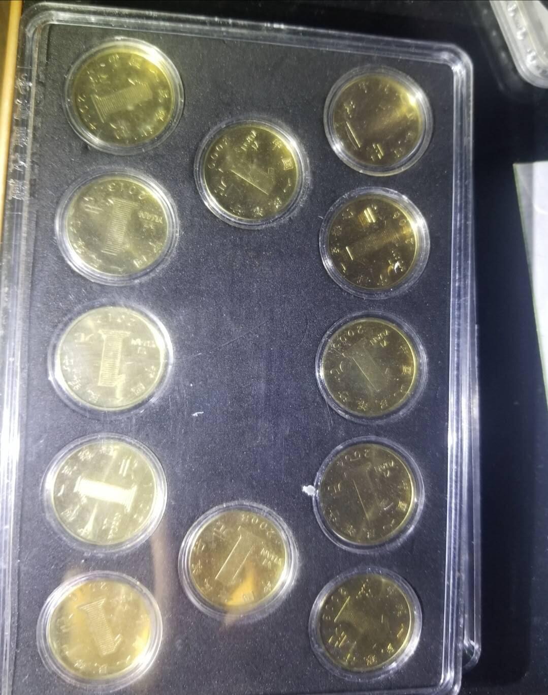 原卷拆配第一轮生肖纪念币一套，卷拆品，带盒子，甩卖处理只剩一套，绝对保真一万年，证书不在，爽快的来有赠品！