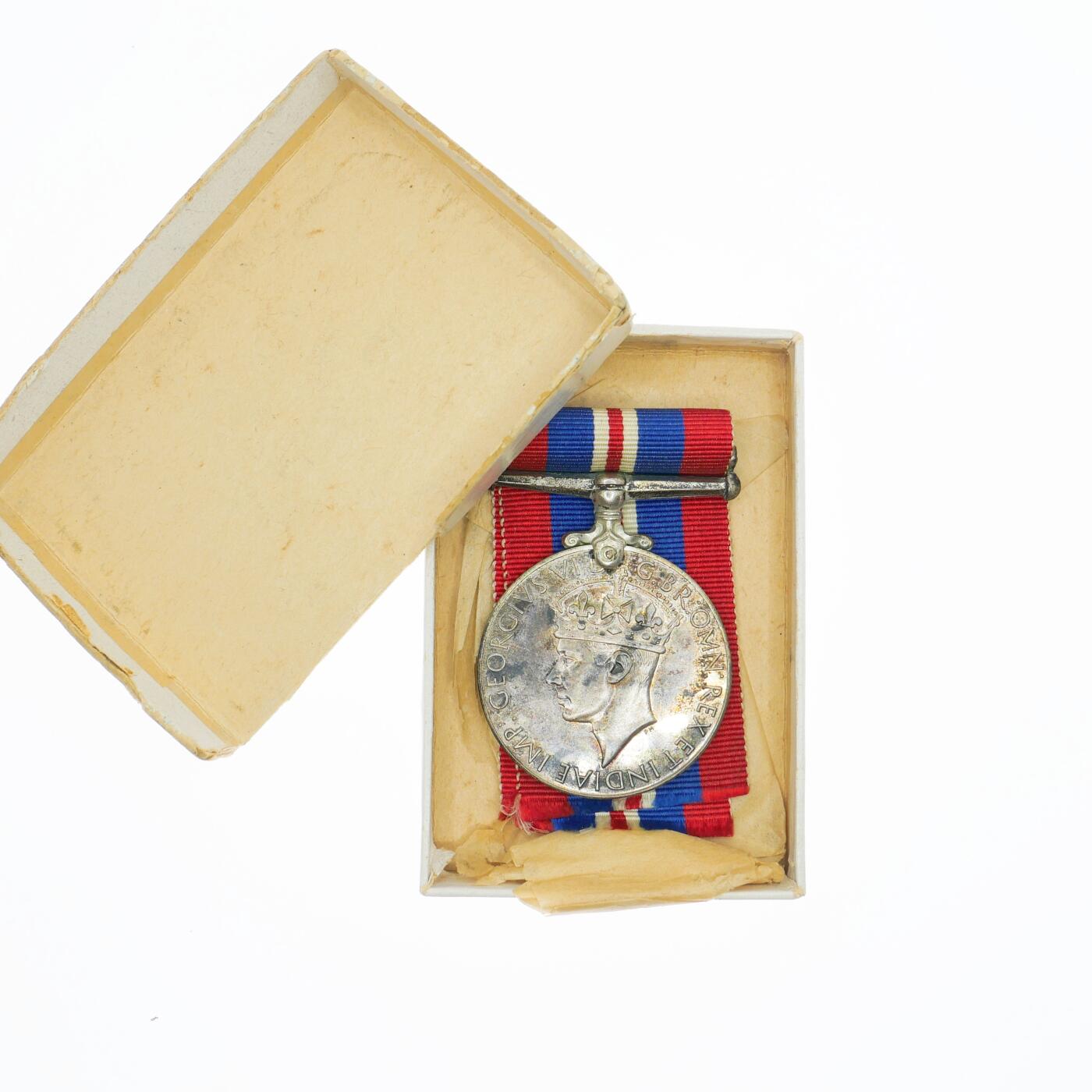 勋章奖章交易所2025年3月16拍卖 英联邦二战奖章，银质版，原盒