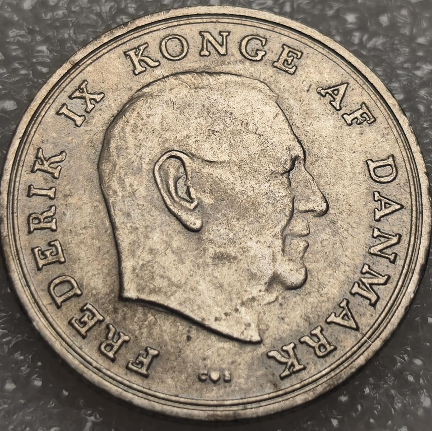 泉币菌-第8场-中外散币乐园 1971年 丹麦1克朗镍币 弗雷德里希九世 25mm