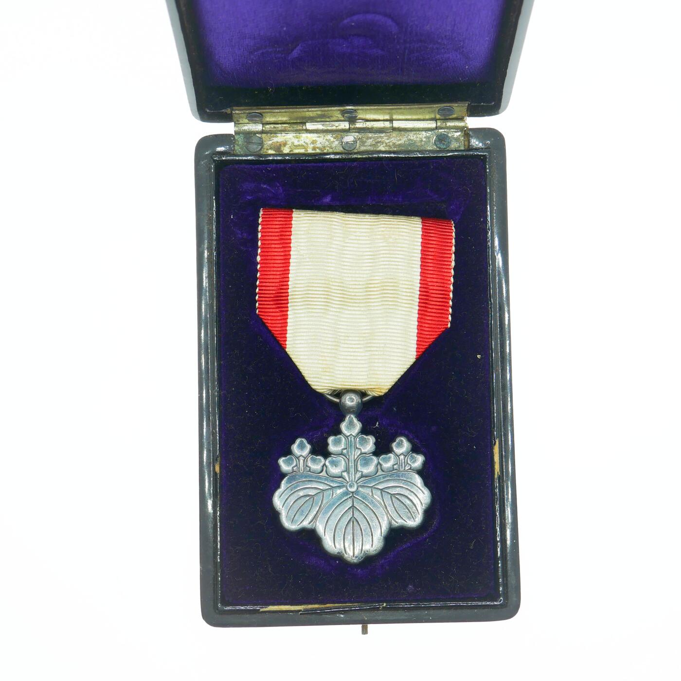 勋章奖章交易所2025年3月16拍卖 日本白叶章，银质