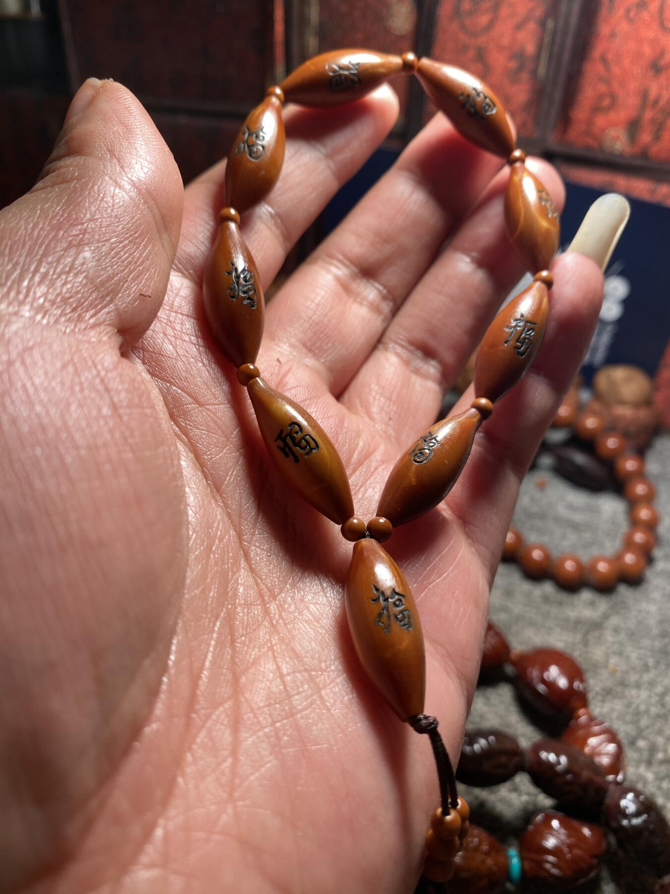 福利苏工核雕纯手工雕刻柳叶百福，双面福立体感十足尺寸0。9x2.55左右稀缺串喜欢的来价格不贵