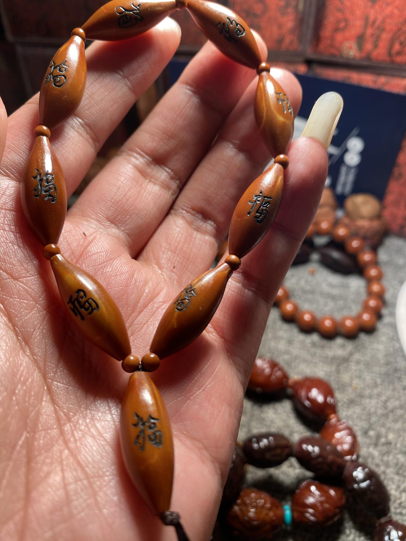 福利苏工核雕纯手工雕刻柳叶百福，双面福立体感十足尺寸0。9x2.55左右稀缺串喜欢的来价格不贵