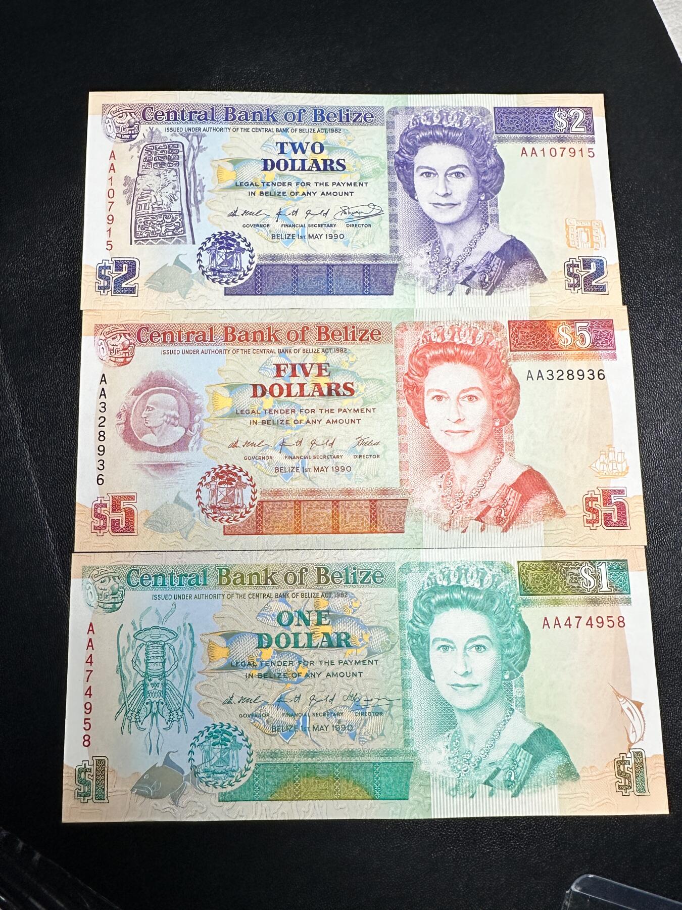 《外钞收藏家》第四百九十九期 1990年伯利兹1、2、5面额 三张一起 AA冠  全新UNC