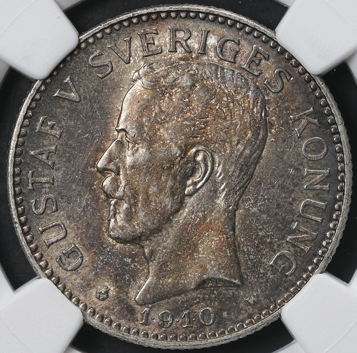 修遠堂世界钱币第六十一期 NGC MS64 1910年瑞典2克朗银币 通体重包浆 古斯塔夫五世头像首年份 较少见