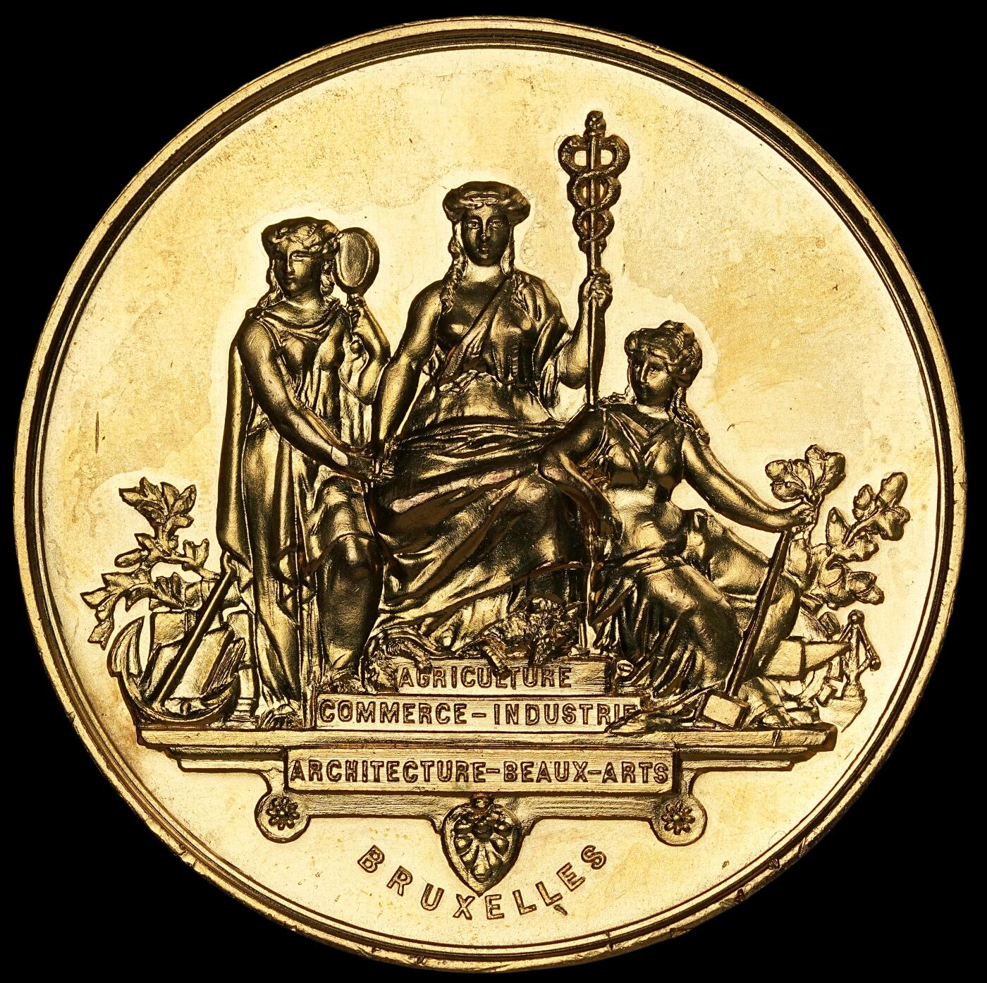 修遠堂世界钱币第六十一期 1892年比利时布鲁塞尔工业艺术展大铜章 后鎏金 70.87mm，151.44g