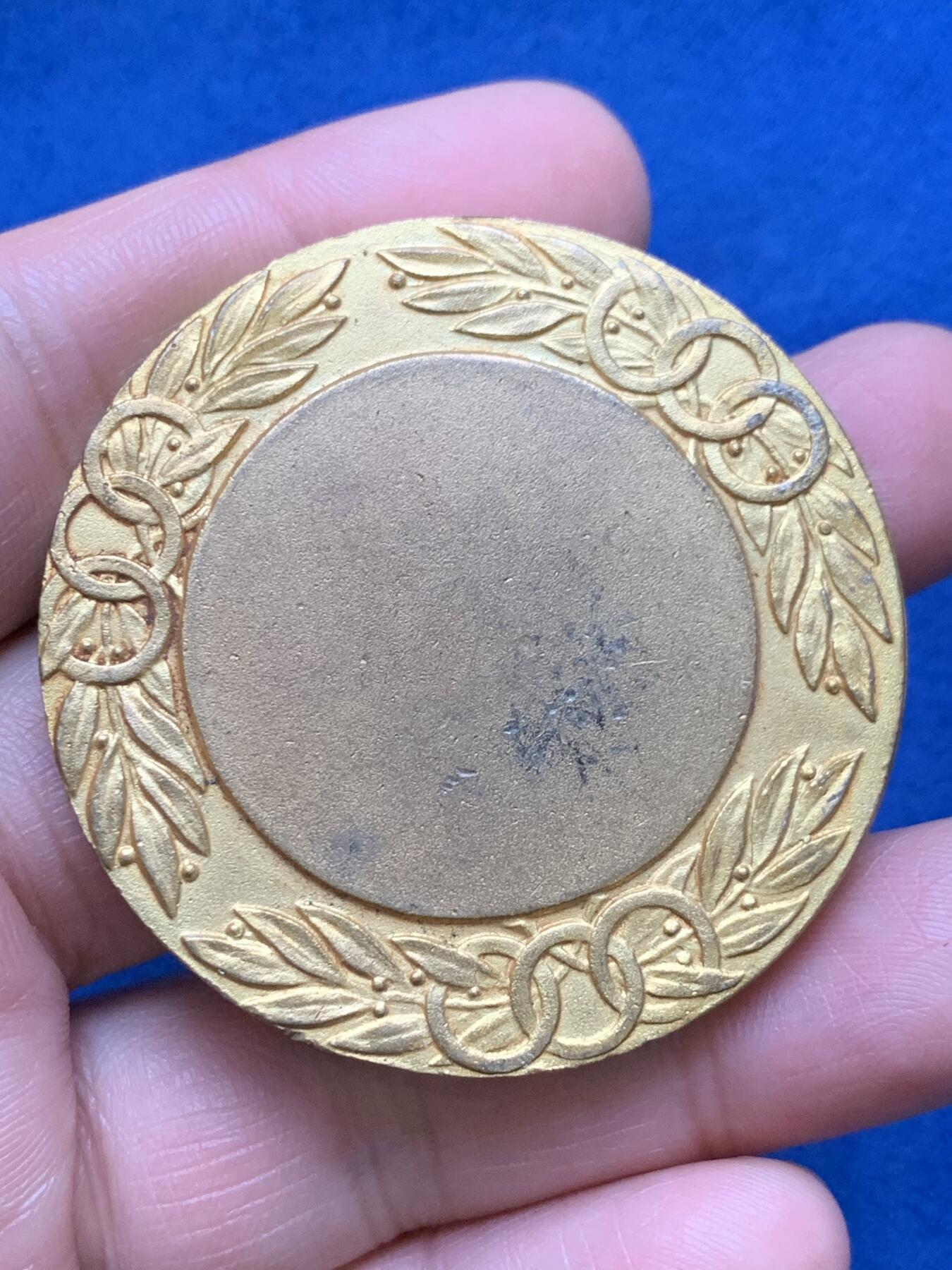 《竞宝斋》第364场 周日，周一，周二  3场连拍 （全场包邮） 球类运动 纪念大铜章 61.9克 49.5mm
